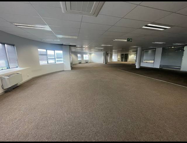 1,053M² OFFICE TO LET IN PARKTOWN